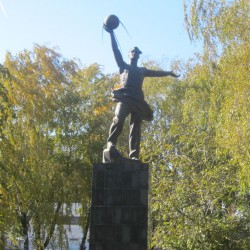 Памятник на площади энергетиков